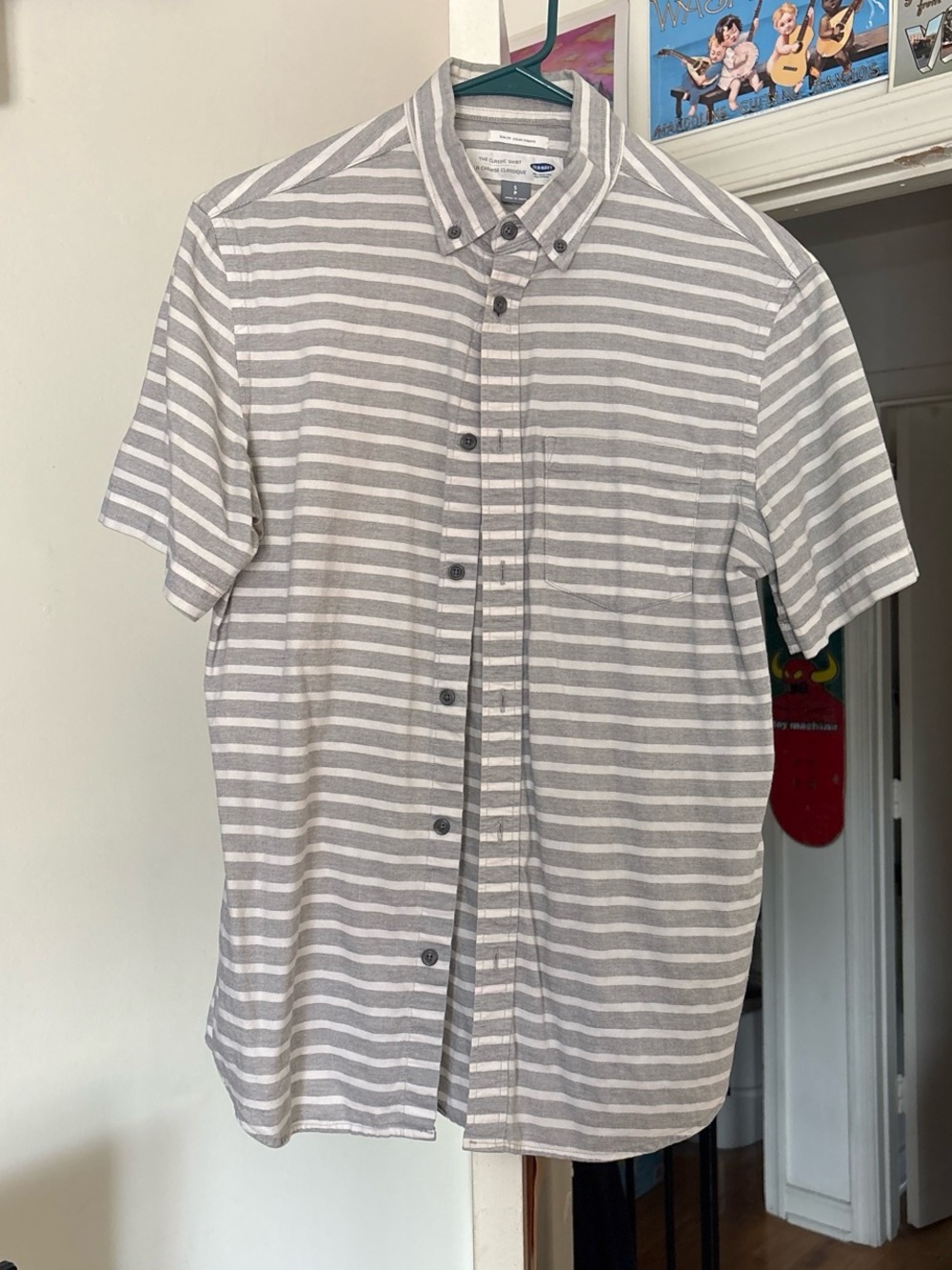 Old Navy Short-Sleeve Button-Down Shirt in Gray and White Stripe
